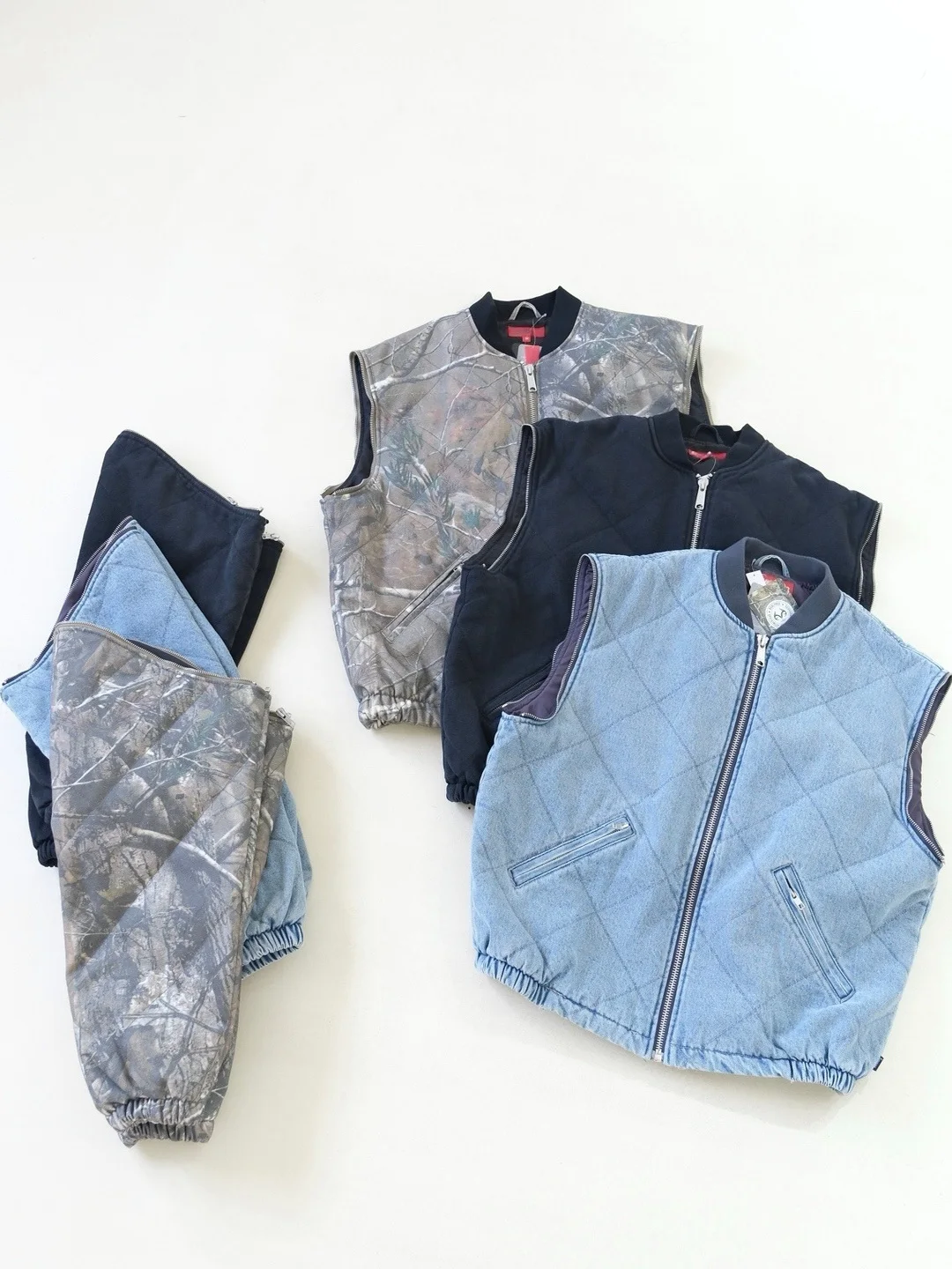 Washed out American Street Style Heavyweight Camouflage Denim Blue Removable Sleeve Two-Way Wear Mask Flight Jacket Vest
Washed out American Street Style Heavyweight Camouflage Denim Blue Removable Sleeve Two-Way Wear Mask Flight Jacket Vest