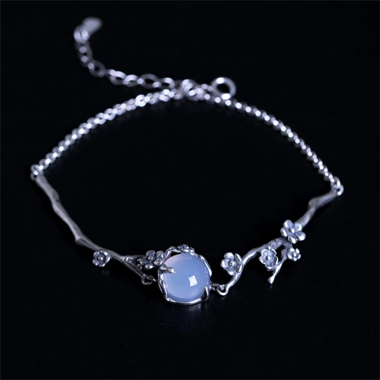 S925 Pure Silver Retro Jade Pulp Plum Blossom Bracelet Womens Fashionable and Fresh Gifts Fine Charm Jewelry Accessory Wholesale
S925 Pure Silver Retro Jade Pulp Plum Blossom Bracelet Womens Fashionable and Fresh Gifts Fine Charm Jewelry Accessory Wholesale