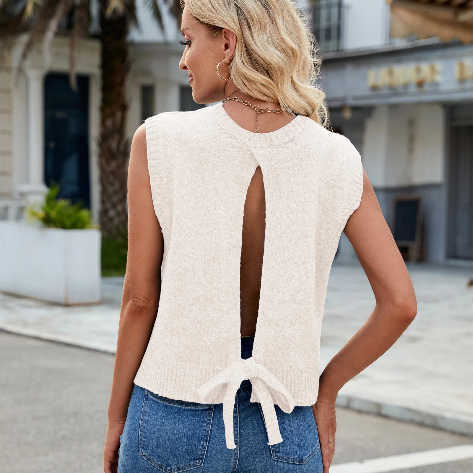 Solid-color Sexy Slit Backless Knit Pullover Sweater. New Fashion Round Neck Sleeveless Knit Vest for Women in Spring and Summer
Solid-color Sexy Slit Backless Knit Pullover Sweater. New Fashion Round Neck Sleeveless Knit Vest for Women in Spring and Summer