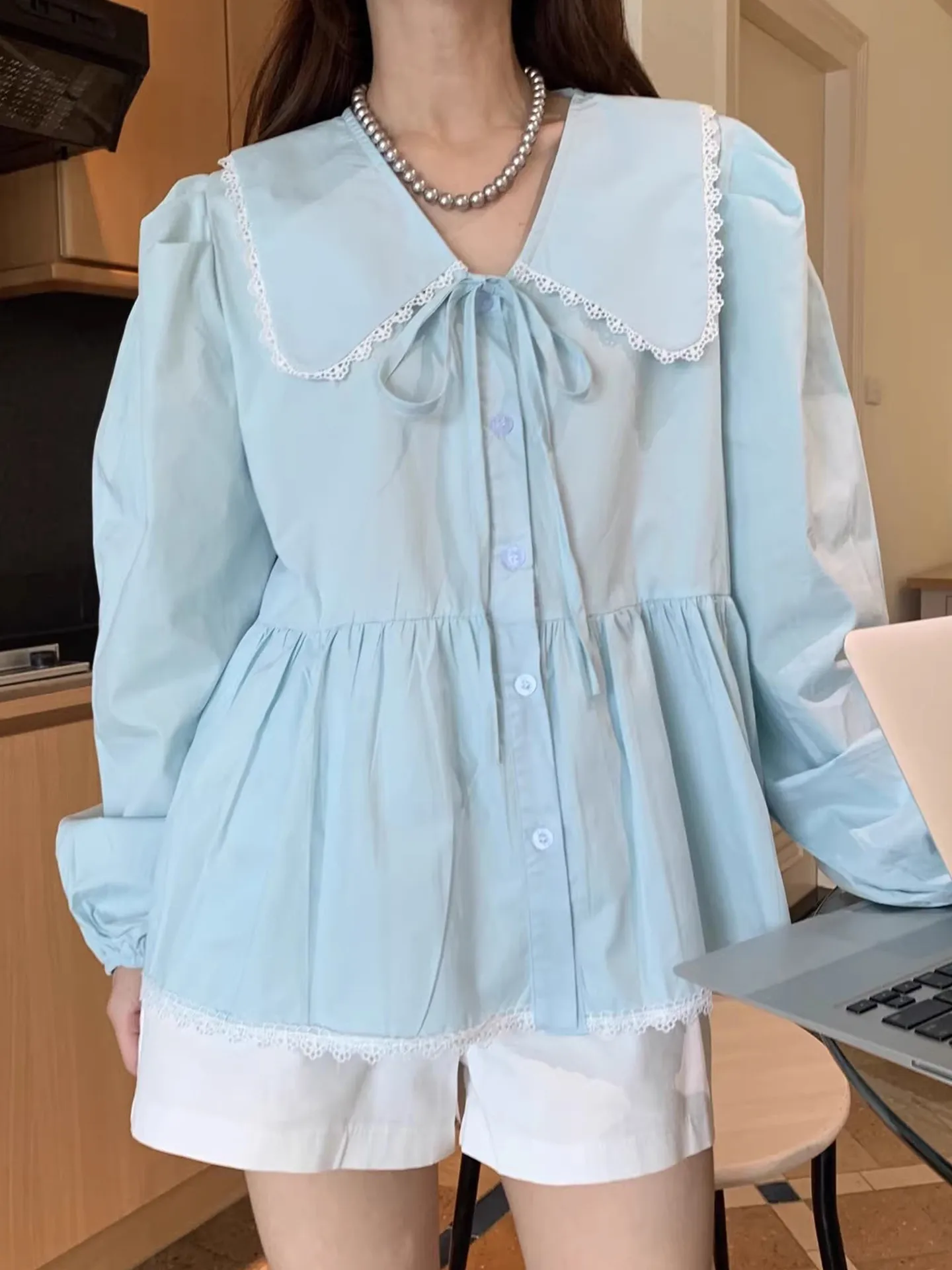 Женская блузка Clothland с кружевными вставками, длинным рукавом, бантом, милая рубашка, повседневный топ, модель LB402
Женская блузка Clothland с кружевными вставками, длинным рукавом, бантом, милая рубашка, повседневный топ, модель LB402