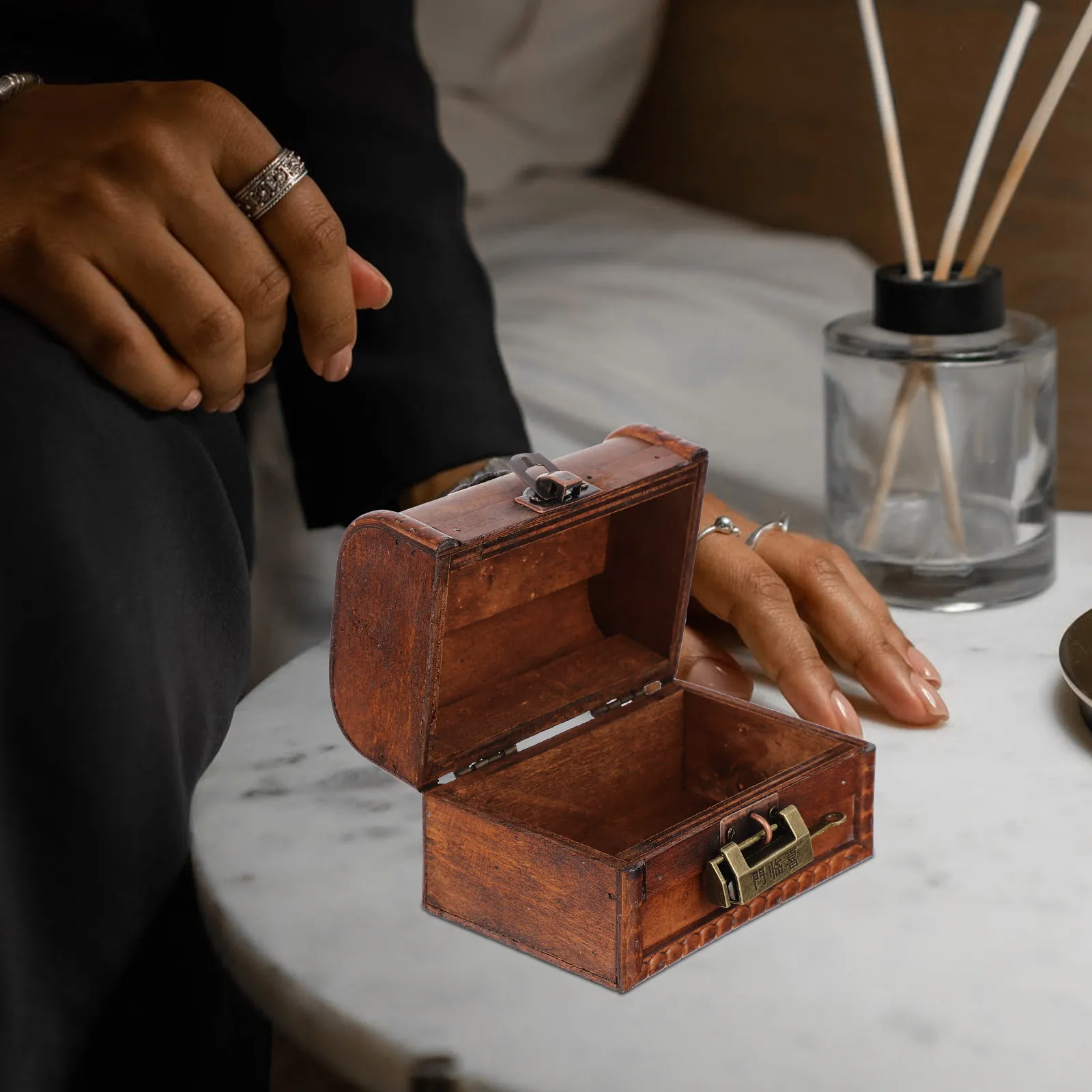 Wooden Jewelry Organizer Box Retro Vintage Jewelry Case Handheld Storage Box for Trinkets Rings Bracelets Decorative Storage
Wooden Jewelry Organizer Box Retro Vintage Jewelry Case Handheld Storage Box for Trinkets Rings Bracelets Decorative Storage