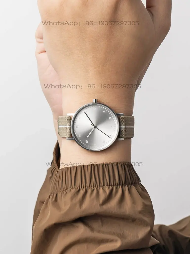 BIJOUONE Milan B60 elastic band retro fashion trend silent men's and women's waterproof stainless steel watch
BIJOUONE Milan B60 elastic band retro fashion trend silent men's and women's waterproof stainless steel watch
