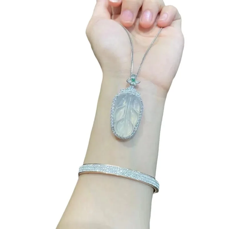 Подвеска из белого ледяного агата с вставками из халцедона в форме листьев, кулон-подвеска из ледяного агата с маленькими листочками, элегантное ювелирное украшение в подарок
Подвеска из белого ледяного агата с вставками из халцедона в форме листьев, кулон-подвеска из ледяного агата с маленькими листочками, элегантное ювелирное украшение в подарок