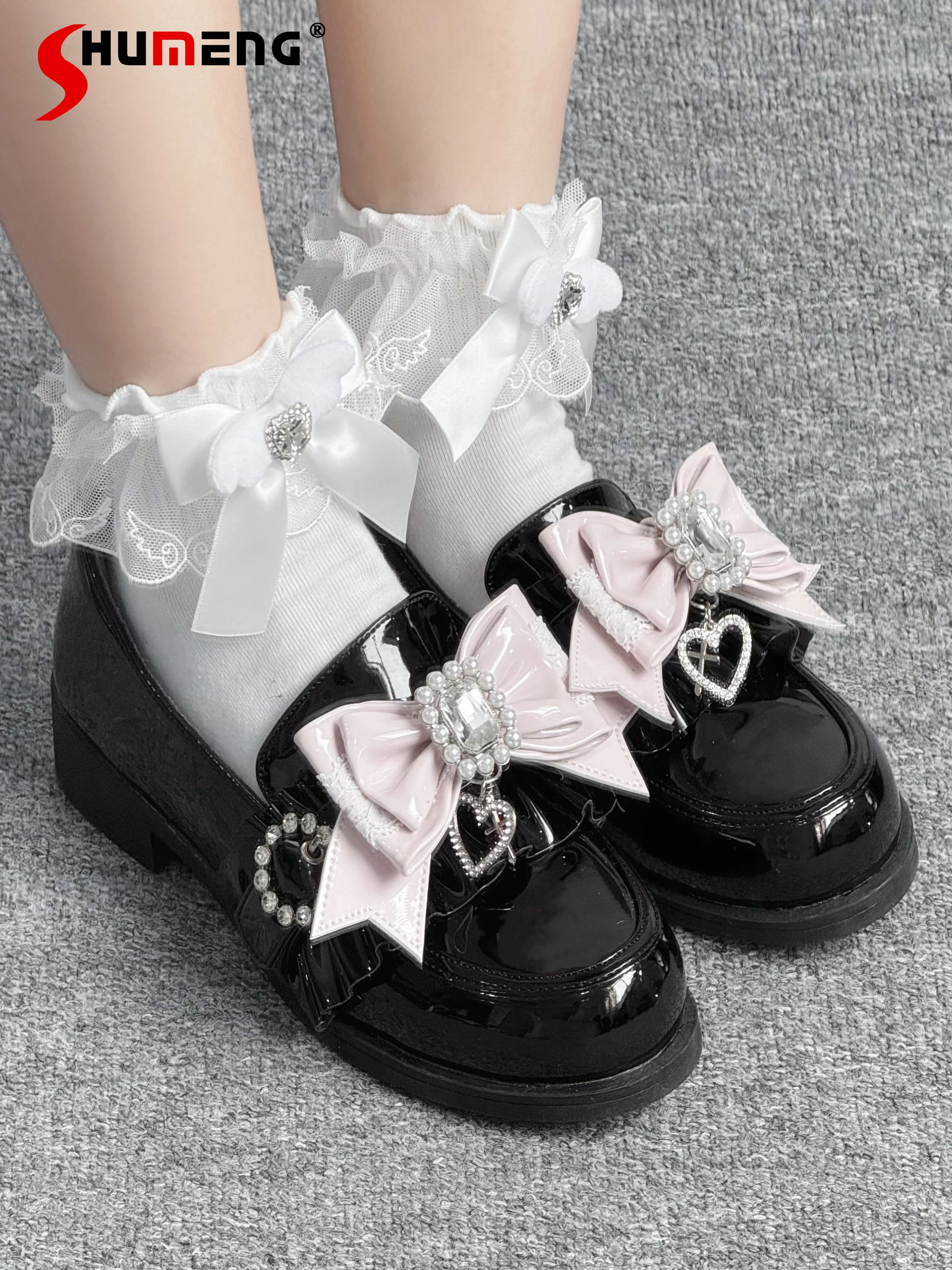 Original Japanese Style Elegant Versatile Black PU Shoes Beaded 3D Ruffles Bow Sweet Cute Low Heel Loafers Women Lolita Shoes
Original Japanese Style Elegant Versatile Black PU Shoes Beaded 3D Ruffles Bow Sweet Cute Low Heel Loafers Women Lolita Shoes