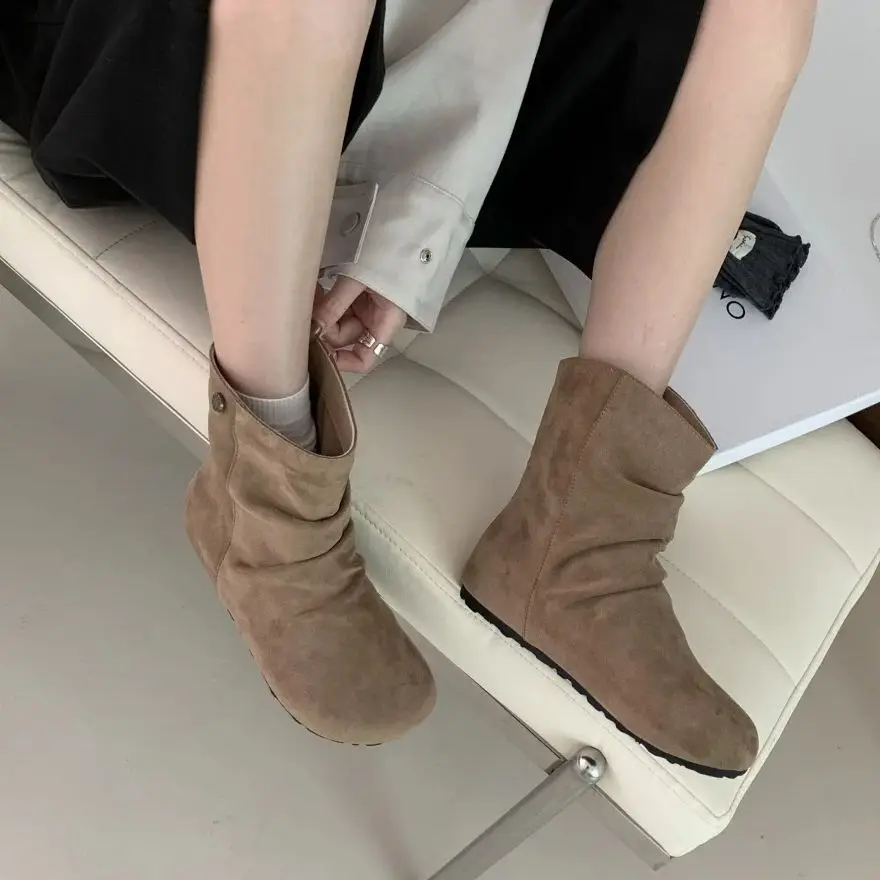 Shoes Woman faux suede Ankle Boot fashion pleated round toe modern Boots vintage height increasing shoes slip on western Boots
Shoes Woman faux suede Ankle Boot fashion pleated round toe modern Boots vintage height increasing shoes slip on western Boots