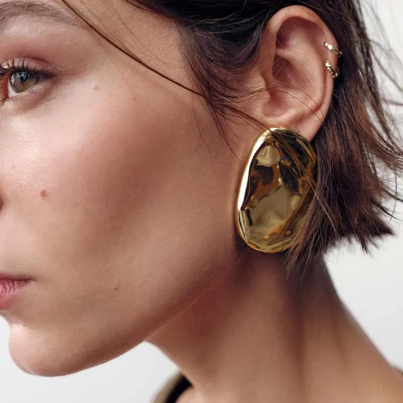 Fashion Metal Irregular Oval Stud Earrings for Women Exaggerated Gold Color Geometric Personality Earrings Jewelry Accessories
Fashion Metal Irregular Oval Stud Earrings for Women Exaggerated Gold Color Geometric Personality Earrings Jewelry Accessories