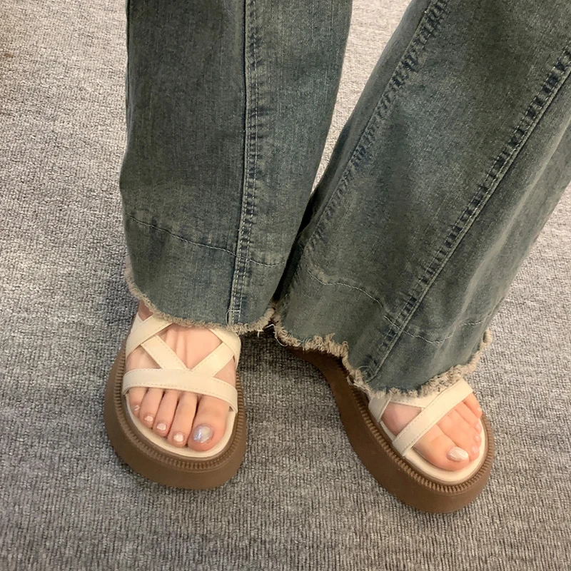 Fashionable, breathable, lightweight, comfortable, and non slip indoor and outdoor beach sandals
Fashionable, breathable, lightweight, comfortable, and non slip indoor and outdoor beach sandals