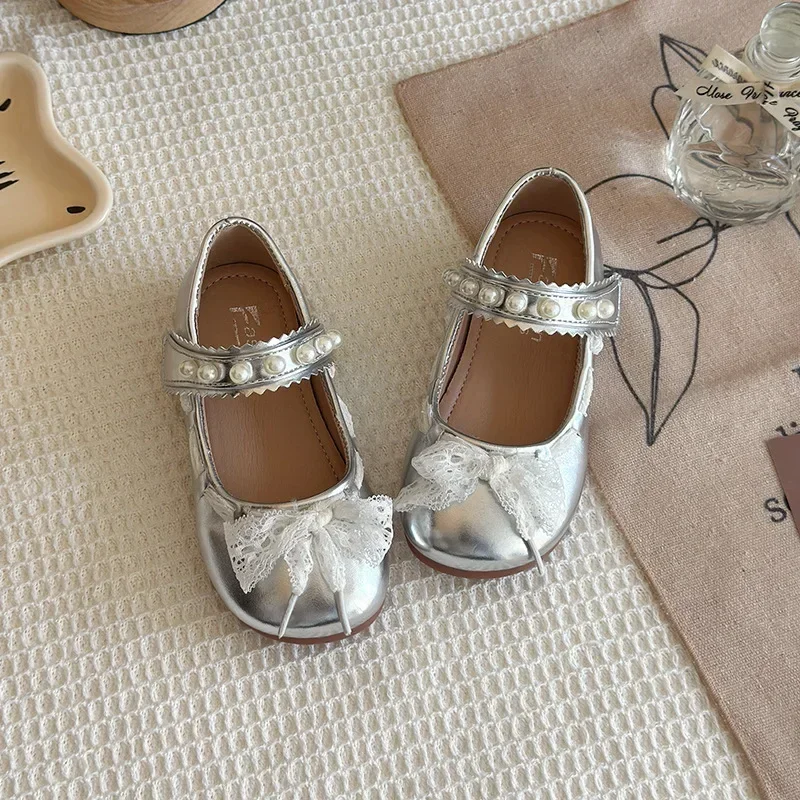 Girls Leather Shoes Mesh Lace Bow Kids Princess Shoes Round Toes Sweet 2025 New Girls Flat Shoes for Party Wedding Cute Pearl
Girls Leather Shoes Mesh Lace Bow Kids Princess Shoes Round Toes Sweet 2025 New Girls Flat Shoes for Party Wedding Cute Pearl