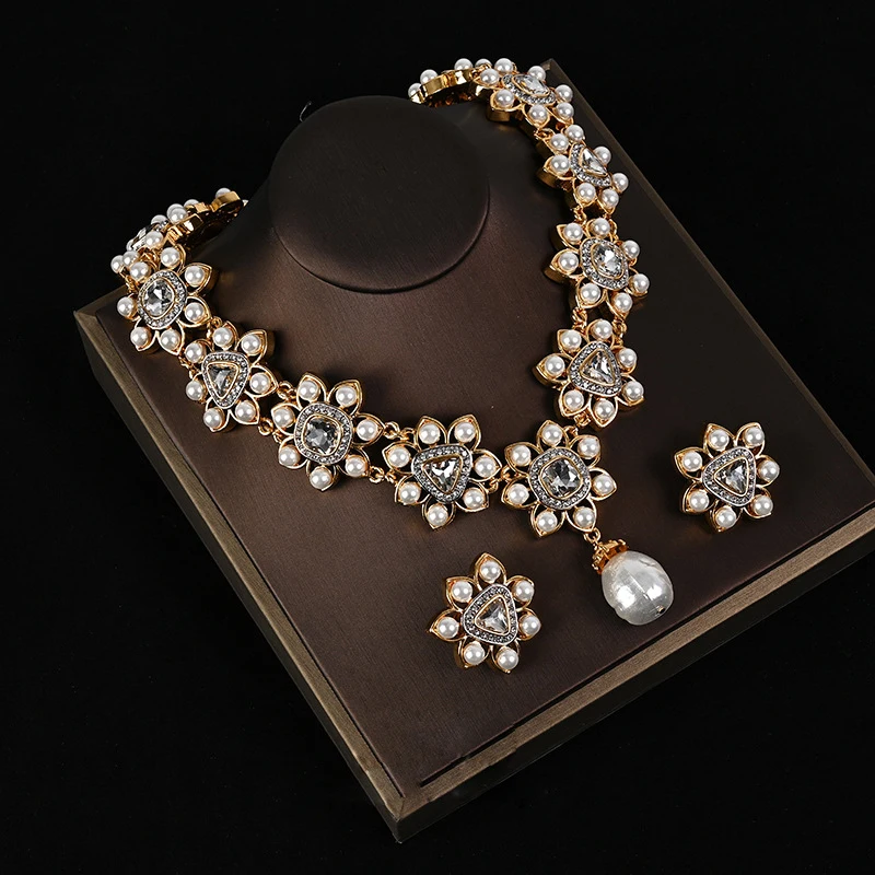 Vintage Heavy Industry Inlaid Glass Pearl Rhinestone Flower Earrings Necklace Luxury Women Jewelry Sets For Party
Vintage Heavy Industry Inlaid Glass Pearl Rhinestone Flower Earrings Necklace Luxury Women Jewelry Sets For Party
