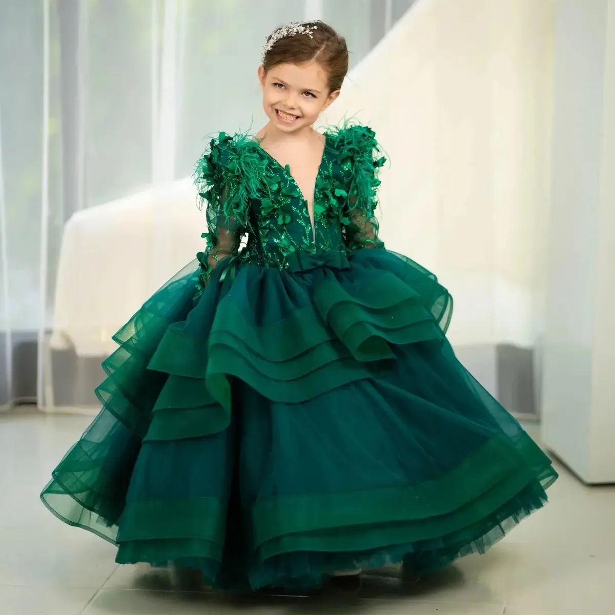 Customized V Neck Flower Girl Dress For Wedding Feather Sequins Puffy Green Kids Birthday Party First Communion Ball Gowns
Customized V Neck Flower Girl Dress For Wedding Feather Sequins Puffy Green Kids Birthday Party First Communion Ball Gowns