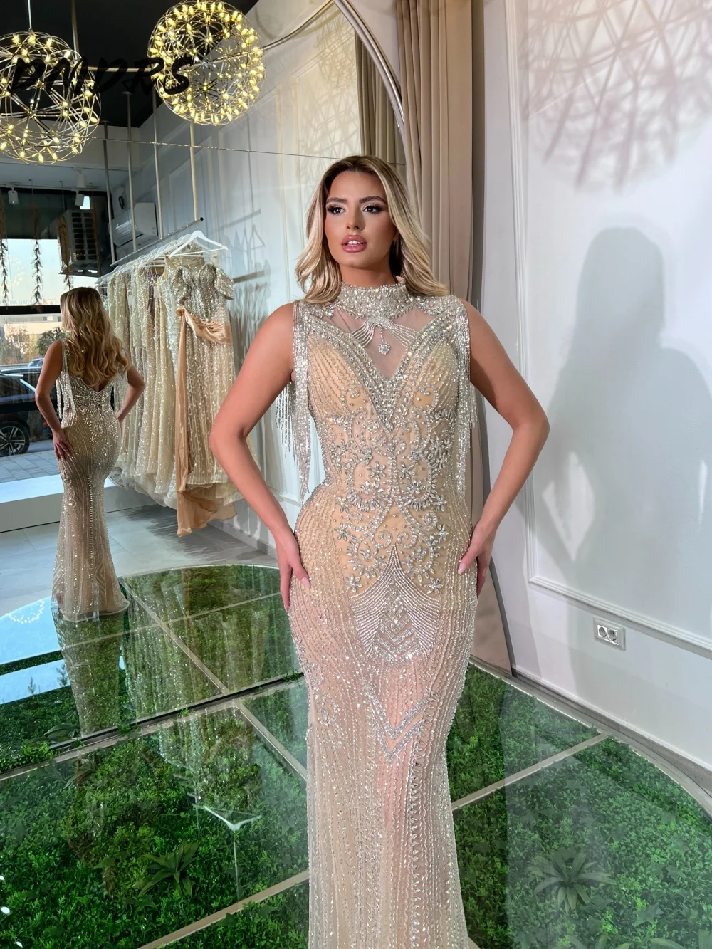 Luxurious Tassel Prom Dress 2025 Formal Beaded Strapless Evening Dress Shiny A-line Sleeveless Floor-Length Gown Customized
Luxurious Tassel Prom Dress 2025 Formal Beaded Strapless Evening Dress Shiny A-line Sleeveless Floor-Length Gown Customized