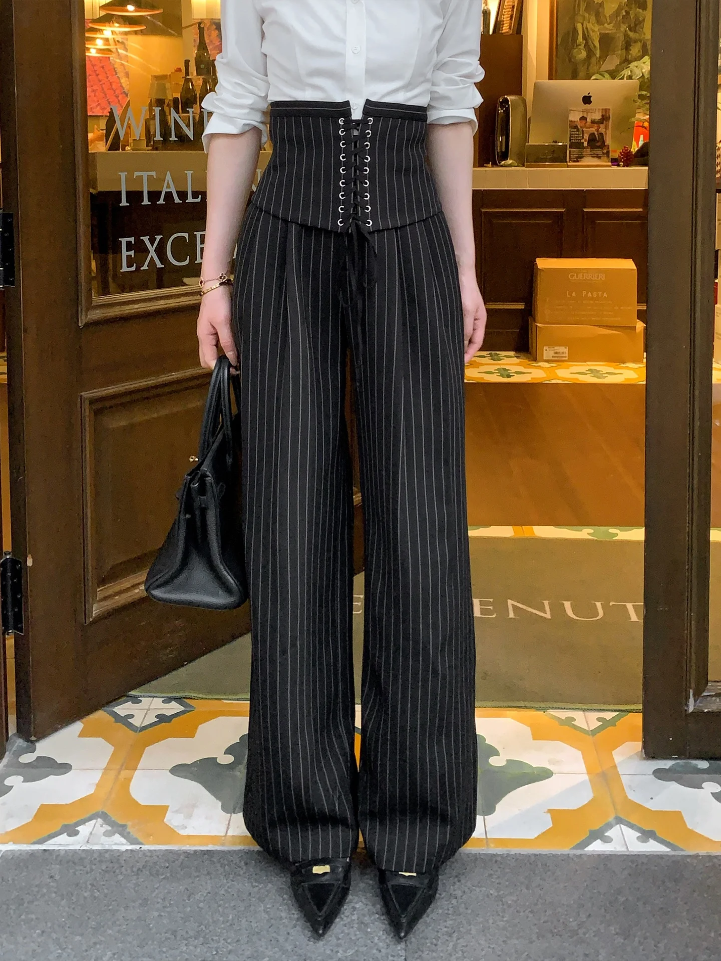 Брюки с высокой талией и широкими штанинами, черные, с двойными полосками, повседневные, весенние, новые, женские, удобные, длинные брюки с высокой талией
Брюки с высокой талией и широкими штанинами, черные, с двойными полосками, повседневные, весенние, новые, женские, удобные, длинные брюки с высокой талией