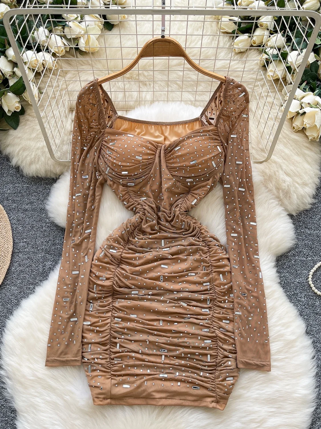 Плиссированная облегающая юбка Pure Desire с богатой отделкой и длинными рукавами для женщин, осенняя мода 2025, в стиле «Сексуальная и дерзкая девушка»
Плиссированная облегающая юбка Pure Desire с богатой отделкой и длинными рукавами для женщин, осенняя мода 2025, в стиле «Сексуальная и дерзкая девушка»