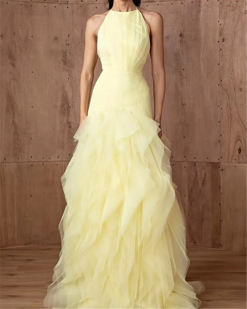 Design Elegant Halter Yellow Ruffles Mermaid Evening Dress A-Line Prom Dresses Sleeveless Tulle Formal Party Gowns for Women
Design Elegant Halter Yellow Ruffles Mermaid Evening Dress A-Line Prom Dresses Sleeveless Tulle Formal Party Gowns for Women