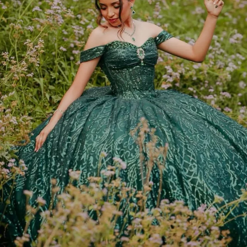 Shiny Dark Green Quinceanera Dress Glitter Crystal Sequins Decal Lace Long tail Bow vestidos de 15 Quinceanera Customized
Shiny Dark Green Quinceanera Dress Glitter Crystal Sequins Decal Lace Long tail Bow vestidos de 15 Quinceanera Customized
