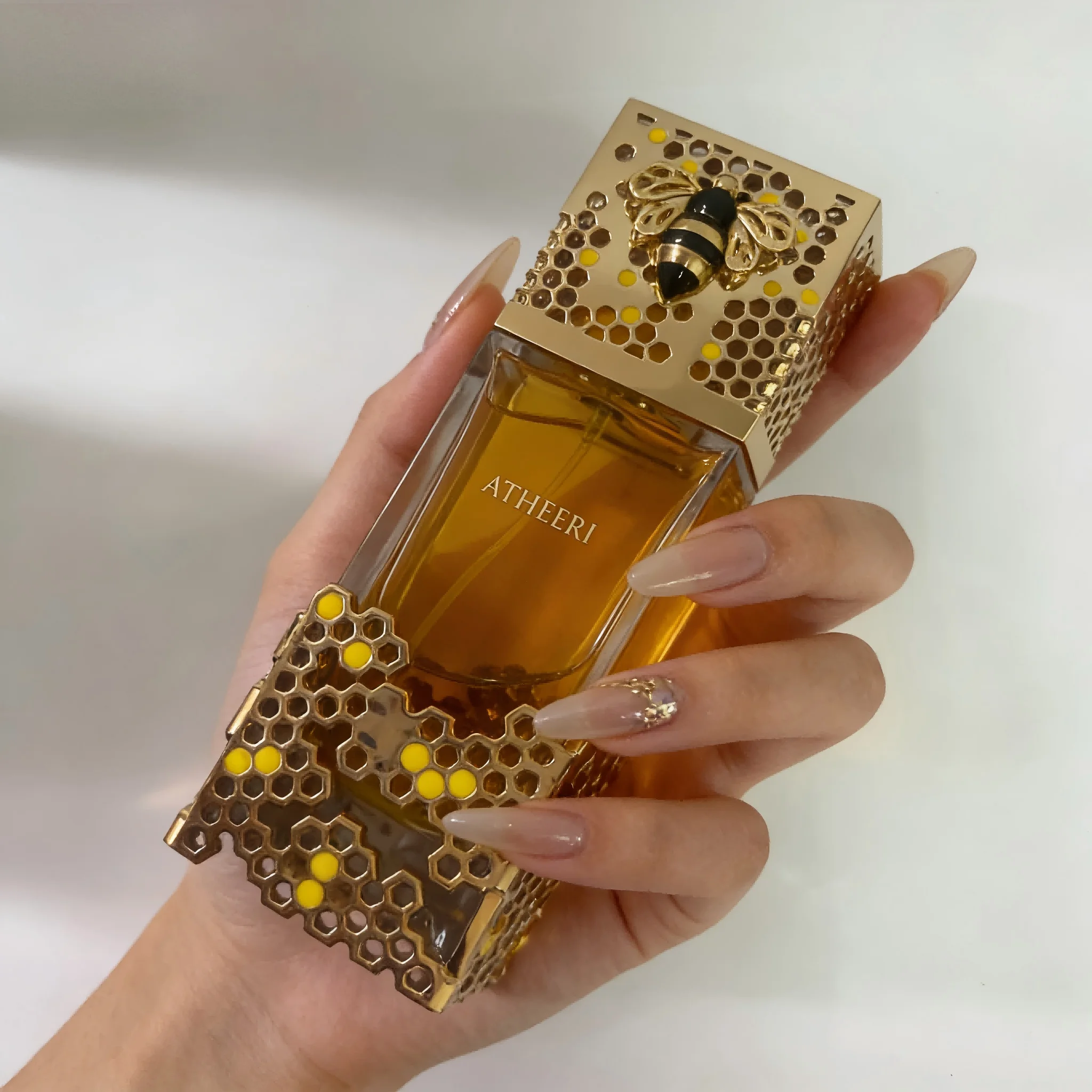 ATHEERI 100ml 3.4oz Eau de Parfum, Unisex Gift Fragrance with Warm Honey & Rich Woody Gourmand Scent
ATHEERI 100ml 3.4oz Eau de Parfum, Unisex Gift Fragrance with Warm Honey & Rich Woody Gourmand Scent