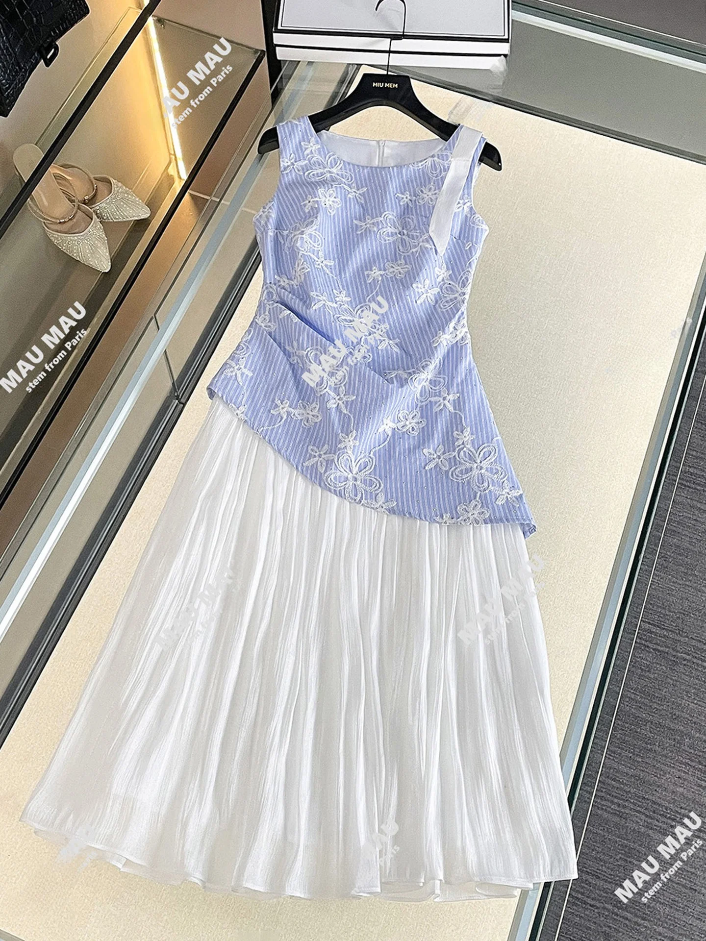 Elegant Summer Embroidered Knot Sparkling Vest Dress High Waist A-Line Midi Skirt Short Sleeve round Neck Striped P...
Elegant Summer Embroidered Knot Sparkling Vest Dress High Waist A-Line Midi Skirt Short Sleeve round Neck Striped P...