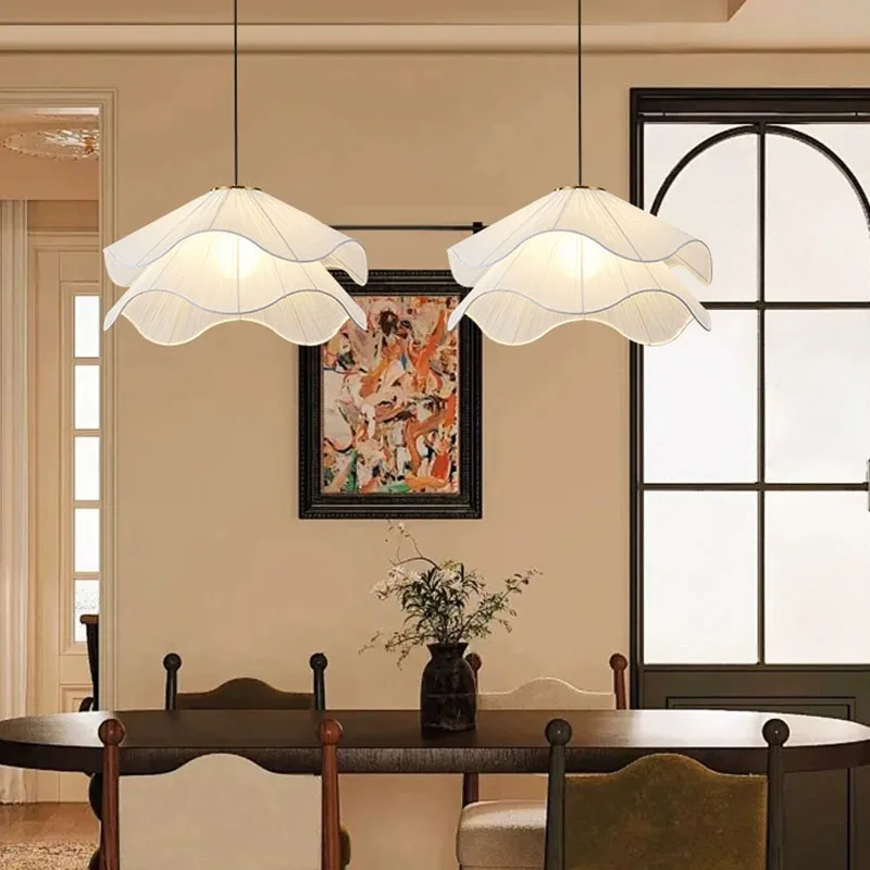 French romantic master bedroom light gauze petal pendant light, medieval restaurant creamy style living room study fabric light
French romantic master bedroom light gauze petal pendant light, medieval restaurant creamy style living room study fabric light