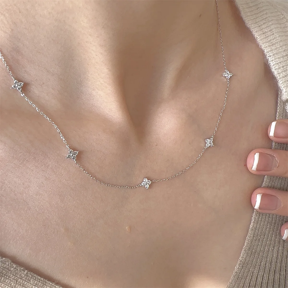 New 925 Sterling Silver Zircon Necklace Simple Geometric Shape Pendant Women Choker Birthday Gift for Friends Exquisite Jewelry
New 925 Sterling Silver Zircon Necklace Simple Geometric Shape Pendant Women Choker Birthday Gift for Friends Exquisite Jewelry