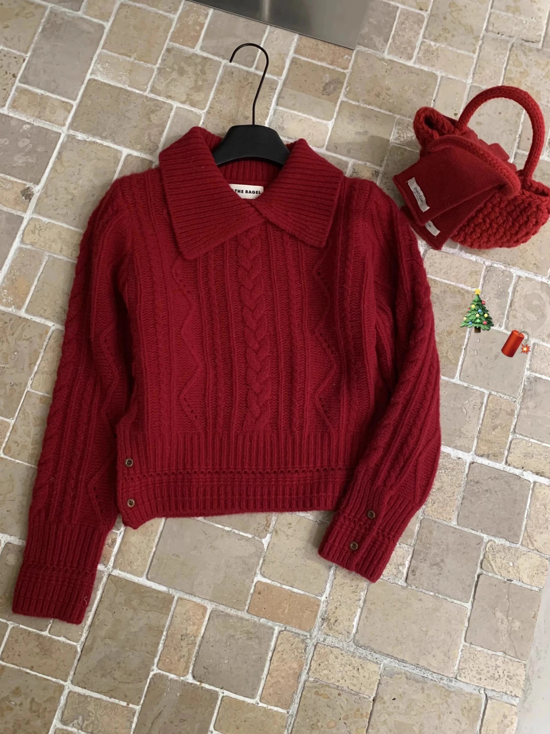 Красный вязаный свитер с воротником для женщин: новинка зимы, модный, уютный, прямого кроя, для повседневной носки, очень теплый и незаменимый.
Красный вязаный свитер с воротником для женщин: новинка зимы, модный, уютный, прямого кроя, для повседневной носки, очень теплый и незаменимый.