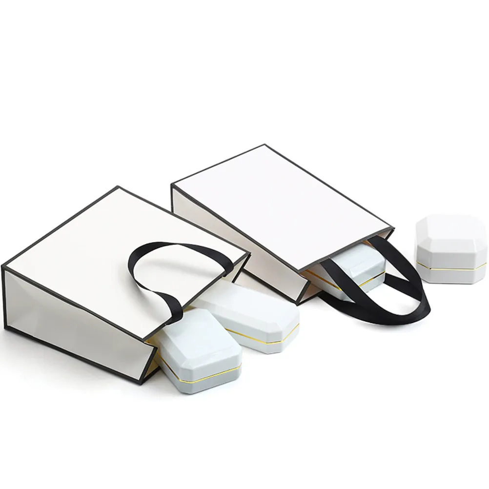 4 шт. подарочные пакеты для ювелирных изделий, плотные бумажные пакеты с ручками из прочной веревки для вечеринок, дней рождения, портативные, многоразовые
4 шт. подарочные пакеты для ювелирных изделий, плотные бумажные пакеты с ручками из прочной веревки для вечеринок, дней рождения, портативные, многоразовые