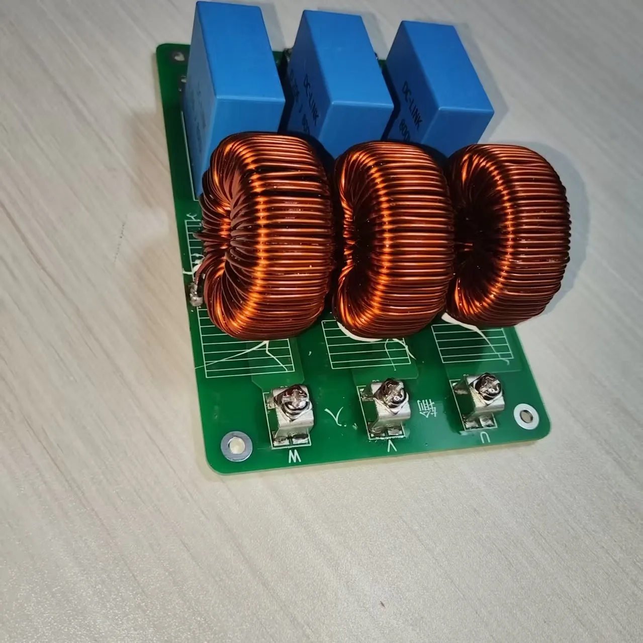 Sine wave three-phase power supply, inverter output, filter
Sine wave three-phase power supply, inverter output, filter