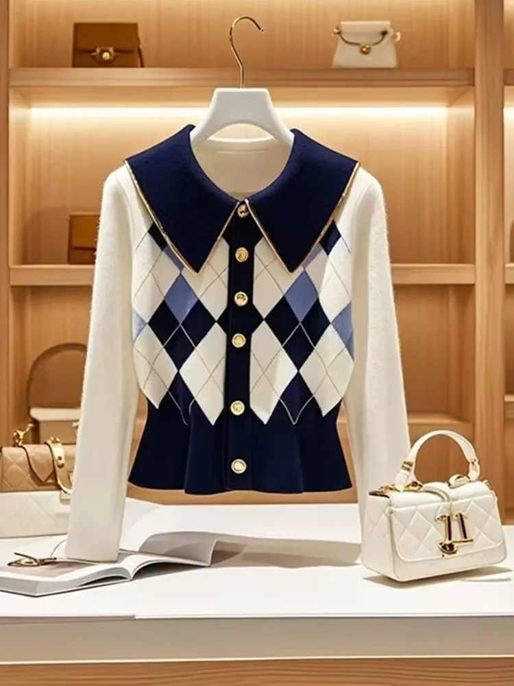 Korean Chic Blue and White Contrasting Diamond Patterned Knitted Cardigan For Women's Spring Fall Casual Wild Sweater Jacket
Korean Chic Blue and White Contrasting Diamond Patterned Knitted Cardigan For Women's Spring Fall Casual Wild Sweater Jacket