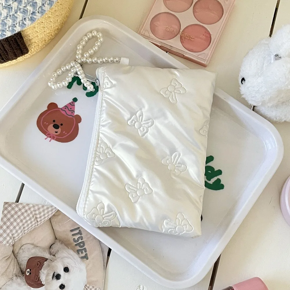 Fashion Bow Design Portable Storage Bag Zipper Button Pearl Pendant Cosmetics Storage Sanitary Mat Bag Travel Essential
Fashion Bow Design Portable Storage Bag Zipper Button Pearl Pendant Cosmetics Storage Sanitary Mat Bag Travel Essential