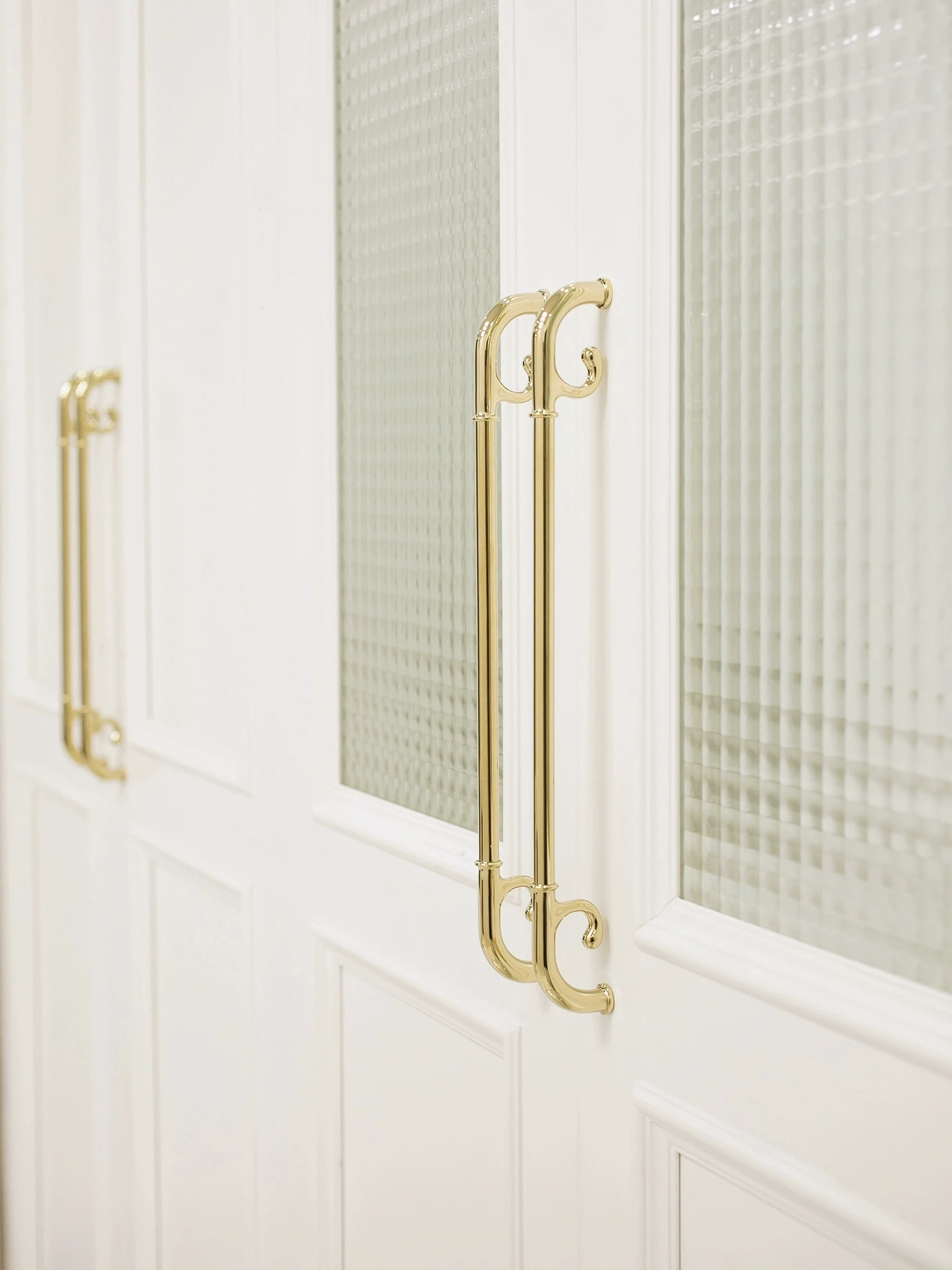 Мебельные твердые латунные золотые/серебряные ручки, ручки для гардероба, дверные ручки для спальни, кухонный ящик, латунные длинные ручки 
Мебельные твердые латунные золотые/серебряные ручки, ручки для гардероба, дверные ручки для спальни, кухонный ящик, латунные длинные ручки