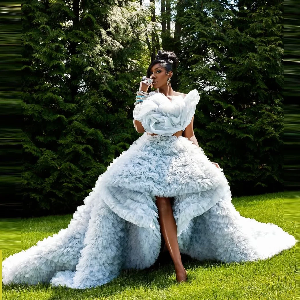 Светло-голубое платье для выпускного вечера из двух частей с оборками, топ с очень пышными оборками, тюлевая юбка, многоуровневое вечернее платье со шлейфом
Светло-голубое платье для выпускного вечера из двух частей с оборками, топ с очень пышными оборками, тюлевая юбка, многоуровневое вечернее платье со шлейфом