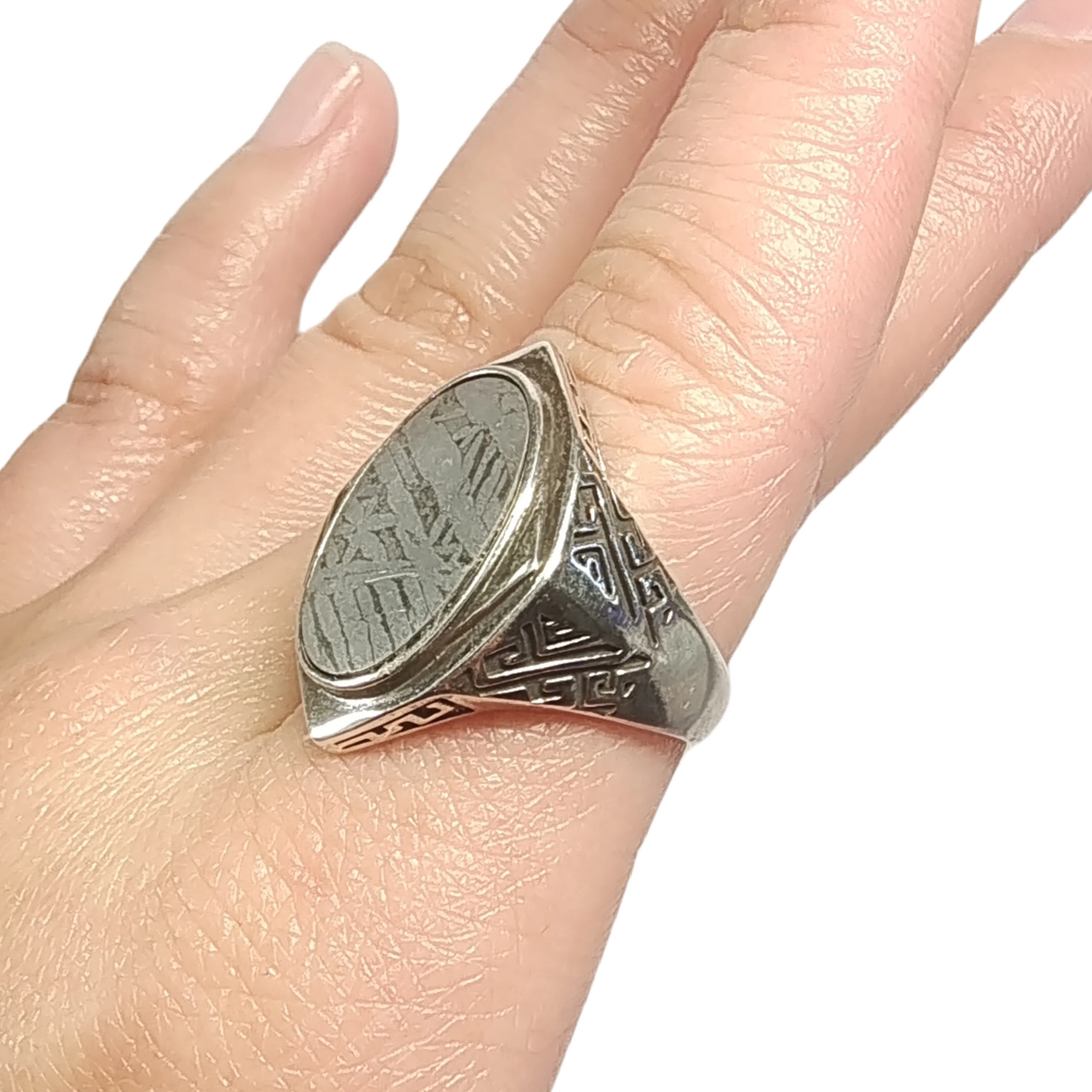 8g Muonionalusta meteorite S925 Silver Ring Natural iron meteorite pendant MeteoriteHandmade jewelry Silver Ring --K32
8g Muonionalusta meteorite S925 Silver Ring Natural iron meteorite pendant MeteoriteHandmade jewelry Silver Ring --K32