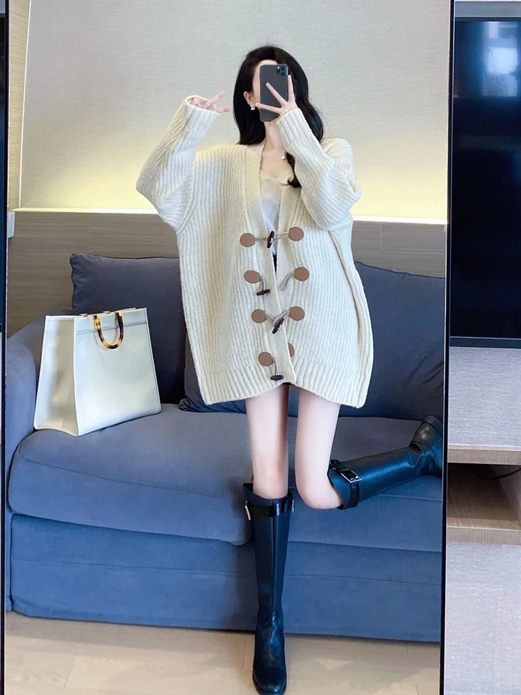 V-Neck Button-Up Knit Cardigan Women's Autumn Winter Loose College Style Retro Japanese Loose Coat Sweater Thickened Long Sleeve
V-Neck Button-Up Knit Cardigan Women's Autumn Winter Loose College Style Retro Japanese Loose Coat Sweater Thickened Long Sleeve