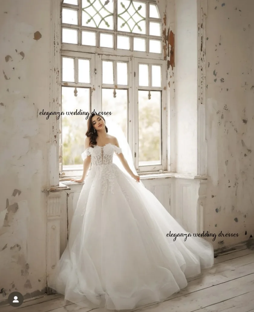 Customized white elegant V-neck Wedding Dress Lace A Line decal sleeveless wedding dress Glitter Bridal Gown Vestido De Novia
Customized white elegant V-neck Wedding Dress Lace A Line decal sleeveless wedding dress Glitter Bridal Gown Vestido De Novia