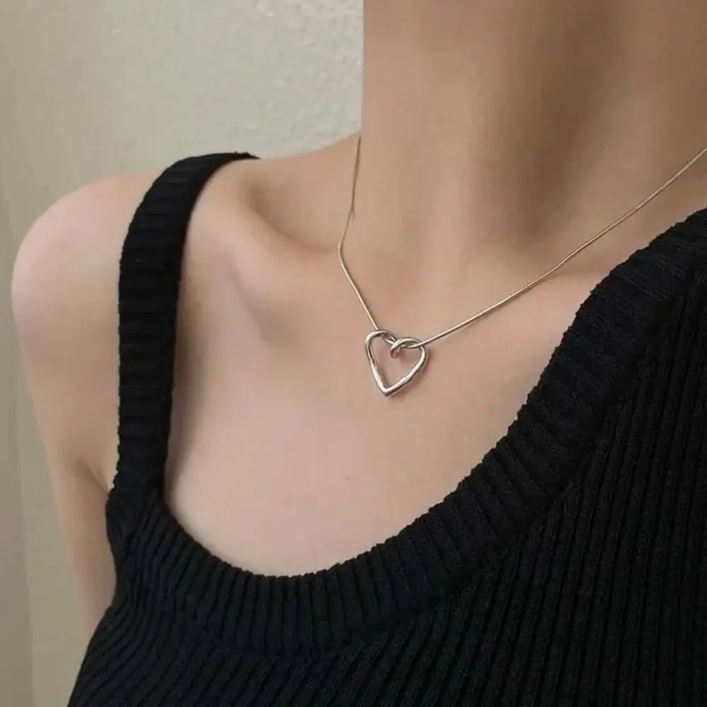New Hollow Love Heart Pendant Necklace Gold Metal Clavicle Chain Geometric Sweater Chains Gifts
New Hollow Love Heart Pendant Necklace Gold Metal Clavicle Chain Geometric Sweater Chains Gifts