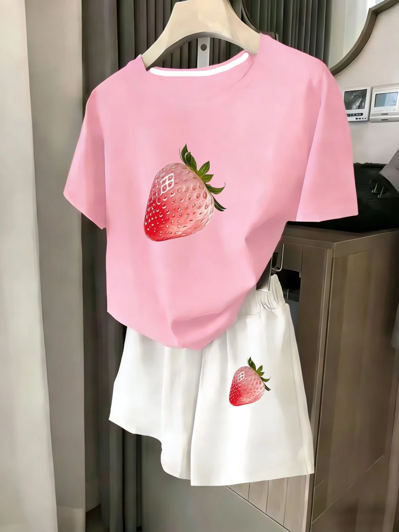 Ladies 2-Piece Set Summer Beach Vacation Casual round Neck Short Sleeve Random Print T-Shirt Elastic Waist Shorts Suit Comfortab
Ladies 2-Piece Set Summer Beach Vacation Casual round Neck Short Sleeve Random Print T-Shirt Elastic Waist Shorts Suit Comfortab