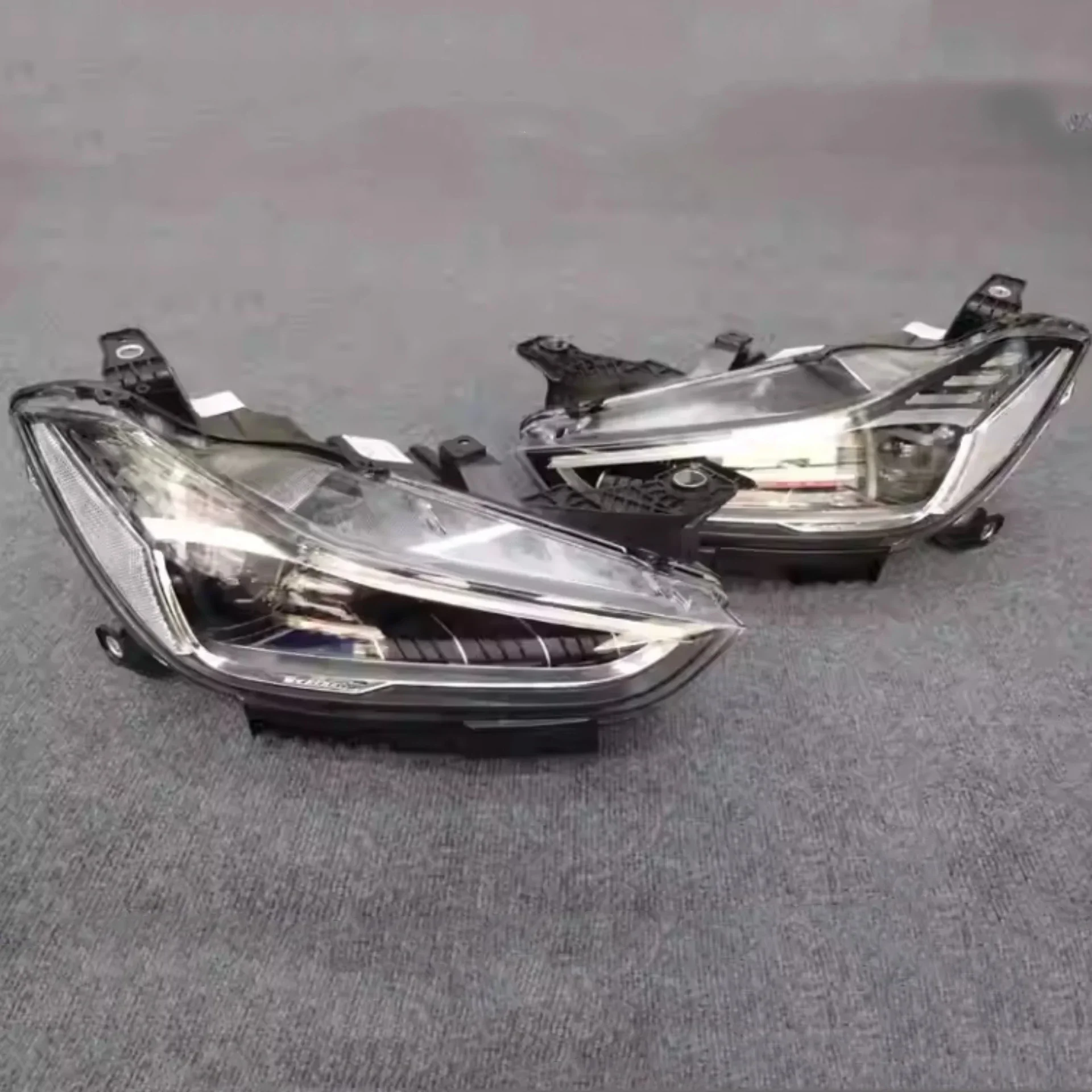 Новый стиль светодиодных фар в сборе для Maserati Ghibli 2014-2023, обновленная роскошная матрица указателя поворота DRL, автомобильные аксессуары
Новый стиль светодиодных фар в сборе для Maserati Ghibli 2014-2023, обновленная роскошная матрица указателя поворота DRL, автомобильные аксессуары