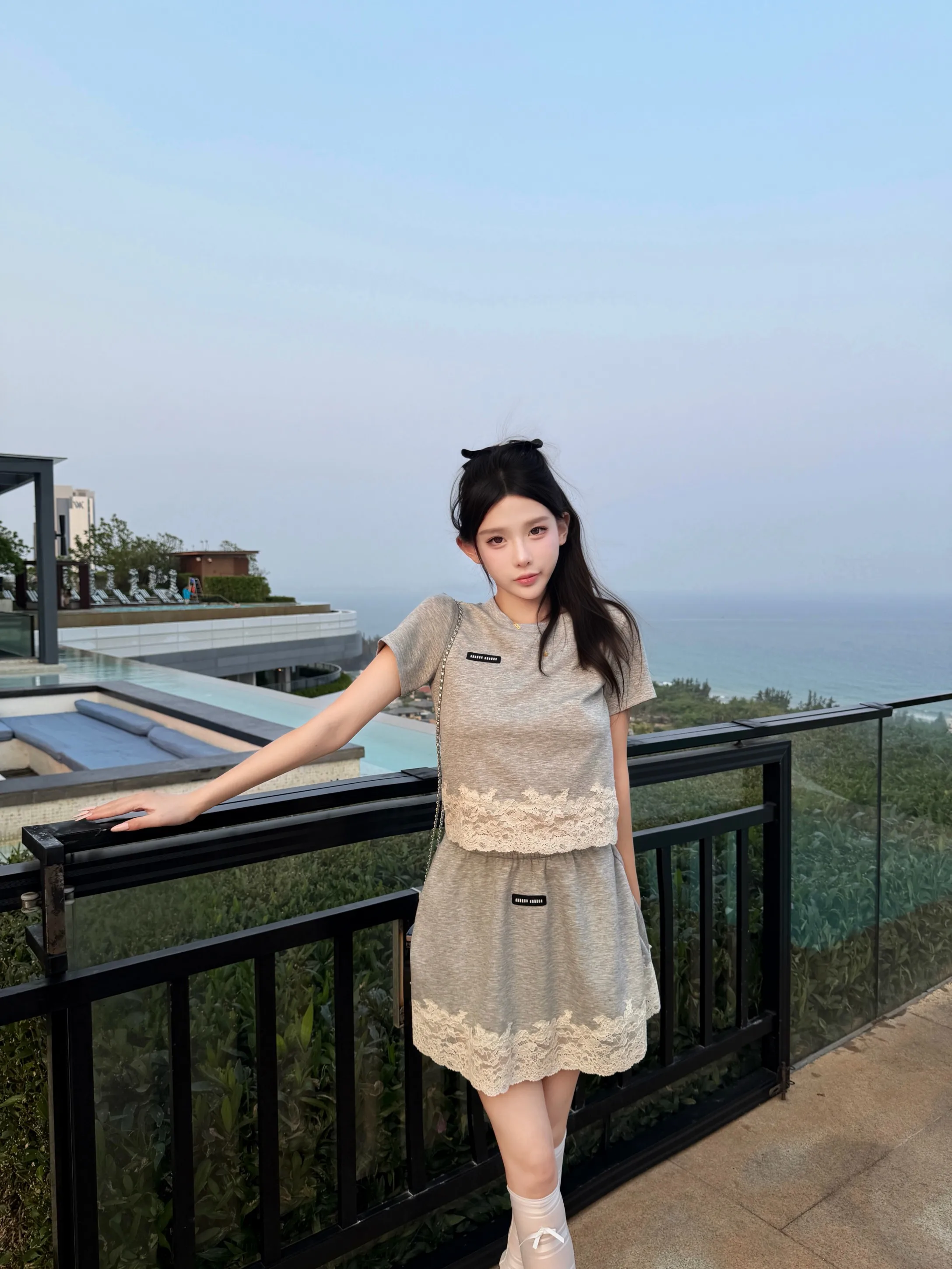 Gray Layered Lace Short Sleeve Top And Skirt Set Chen Yinduo English Heavy Industry Fashion Women's Spring Summer Outfit
Gray Layered Lace Short Sleeve Top And Skirt Set Chen Yinduo English Heavy Industry Fashion Women's Spring Summer Outfit