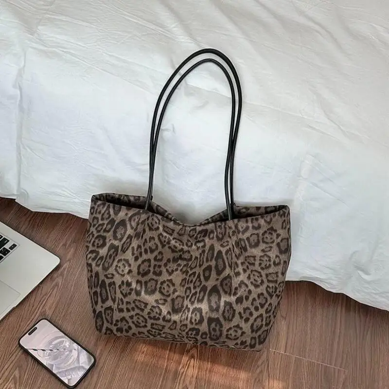 Retro leopard print suede shoulder bag Large Capacity Women Shoulder Bag Commuting Niche Underarm Bag Relaxed Tote HandBags
Retro leopard print suede shoulder bag Large Capacity Women Shoulder Bag Commuting Niche Underarm Bag Relaxed Tote HandBags