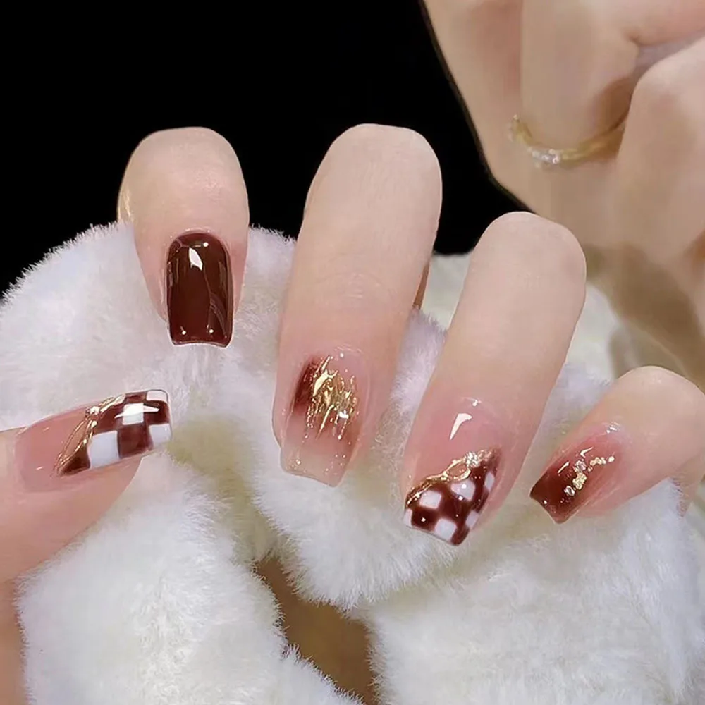 24Pcs Short Square Head Fake Nails with Wine Red Checker Design Press on Nails Tips Gold Foil Detachable Full Cover False Nails
24Pcs Short Square Head Fake Nails with Wine Red Checker Design Press on Nails Tips Gold Foil Detachable Full Cover False Nails