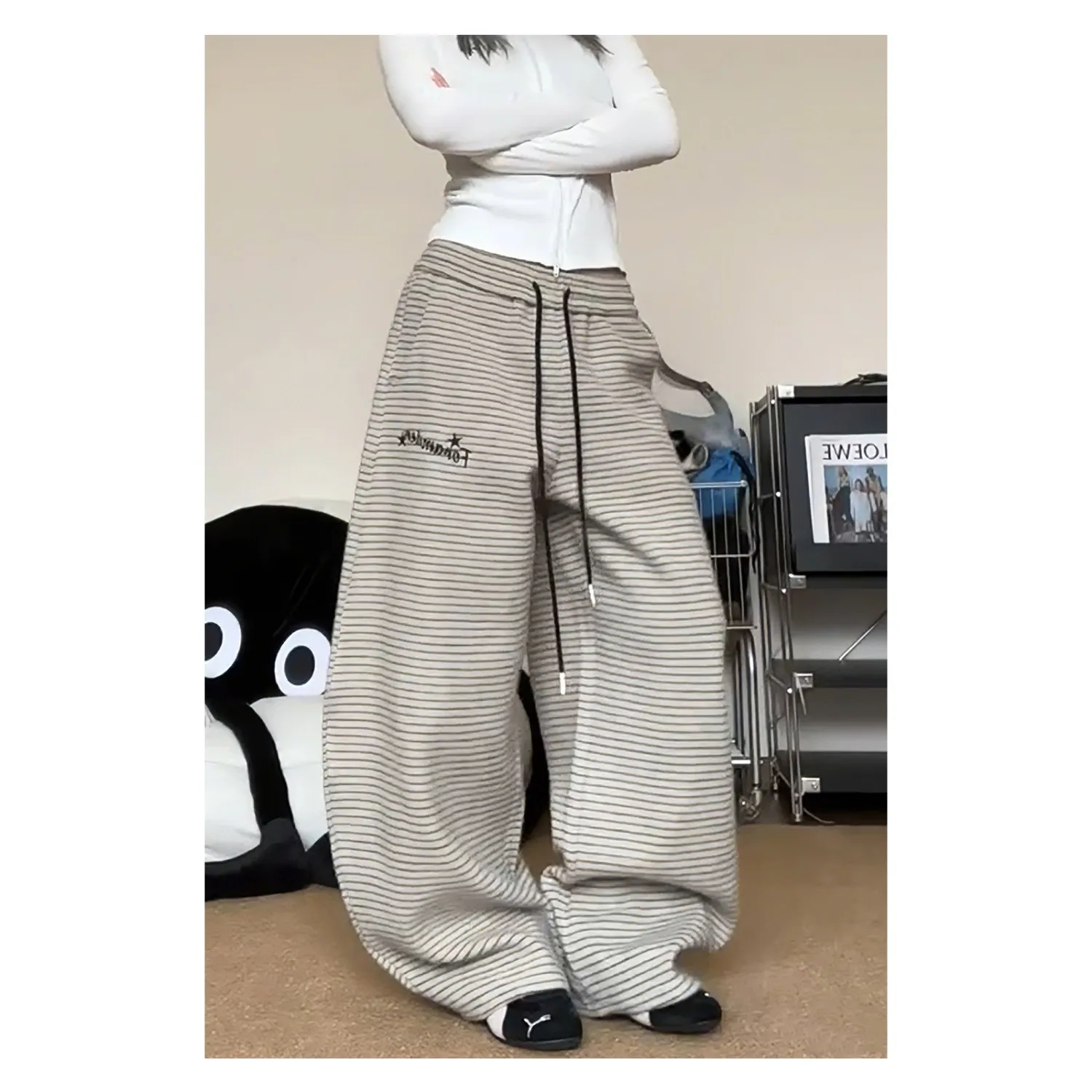 Американские повседневные спортивные брюки-джоггеры в полоску для женщин, прямой крой, большие размеры, удобные, из полиэфирного волокна, с высокой талией
Американские повседневные спортивные брюки-джоггеры в полоску для женщин, прямой крой, большие размеры, удобные, из полиэфирного волокна, с высокой талией