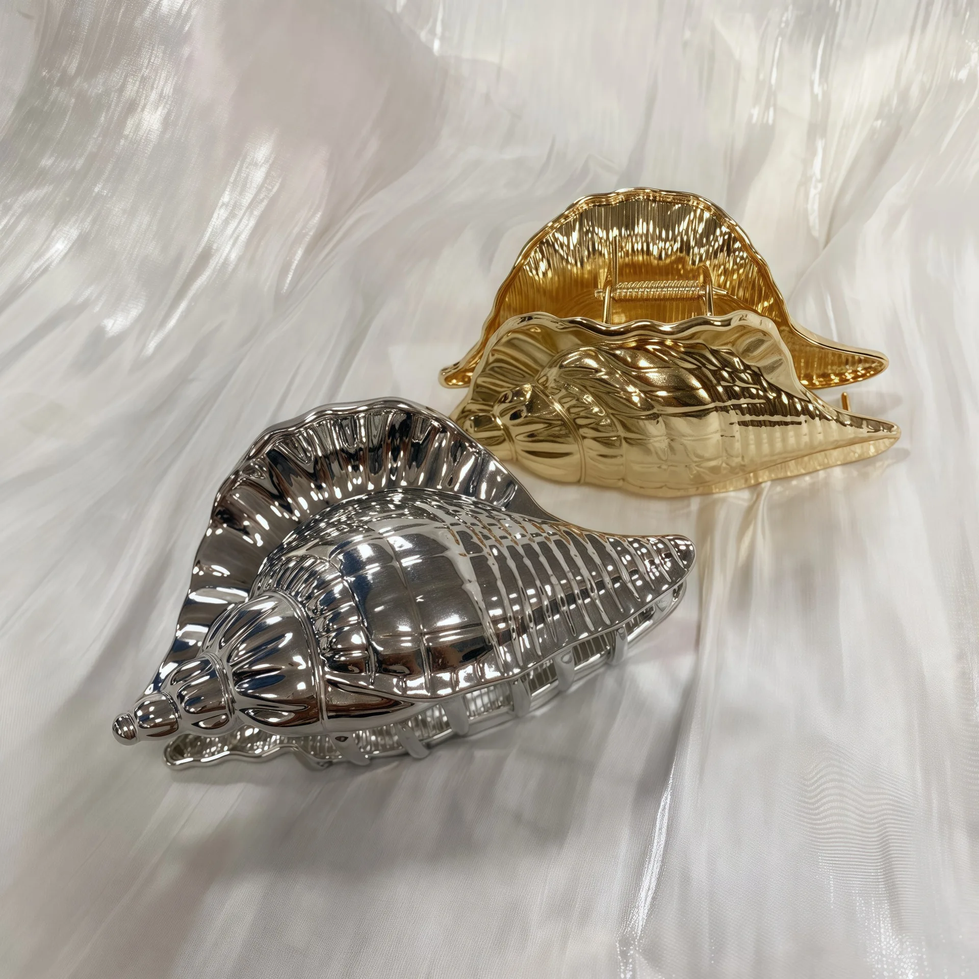 NEW 11CM Large Alloy Conch Hair Claw Beach Ocean Series Claw Clips Summer Trendy Hair Clips for Women Girls Hair Accessories
NEW 11CM Large Alloy Conch Hair Claw Beach Ocean Series Claw Clips Summer Trendy Hair Clips for Women Girls Hair Accessories