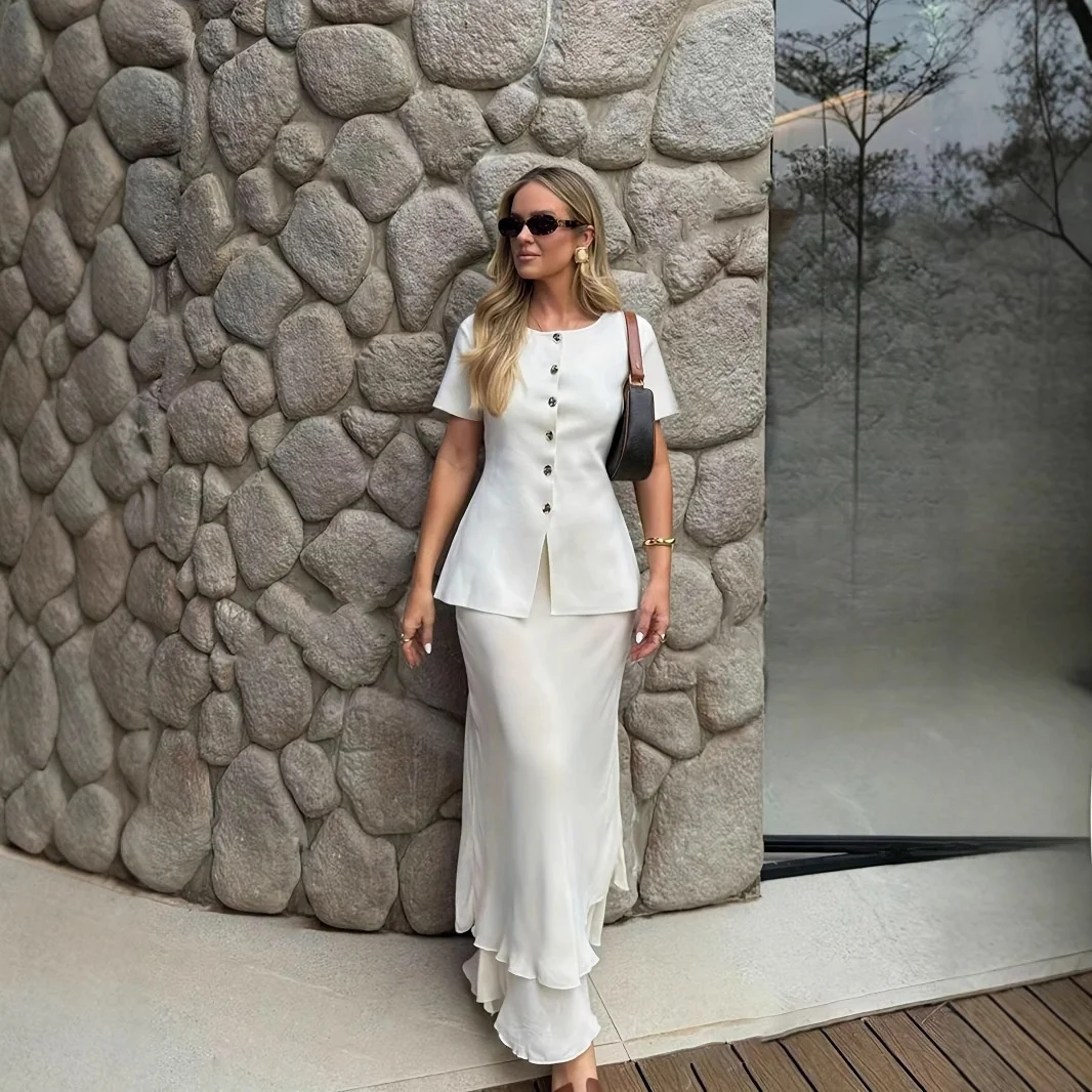 Elegant Short Sleeve Knitted Open Cardigan round Neck Metal Button Design Pure Color Summer New Arrival Women's Fashion
Elegant Short Sleeve Knitted Open Cardigan round Neck Metal Button Design Pure Color Summer New Arrival Women's Fashion