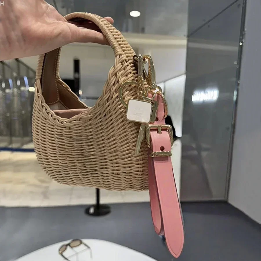 Car Keychain High-end Men's and Women's Car Key Accessories Leather Belt Buckle Style Bag Pendant Chain Pendant
Car Keychain High-end Men's and Women's Car Key Accessories Leather Belt Buckle Style Bag Pendant Chain Pendant
