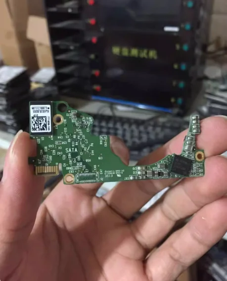 Circuit board hard disk board number 2060-771939-003 REV P1
Circuit board hard disk board number 2060-771939-003 REV P1