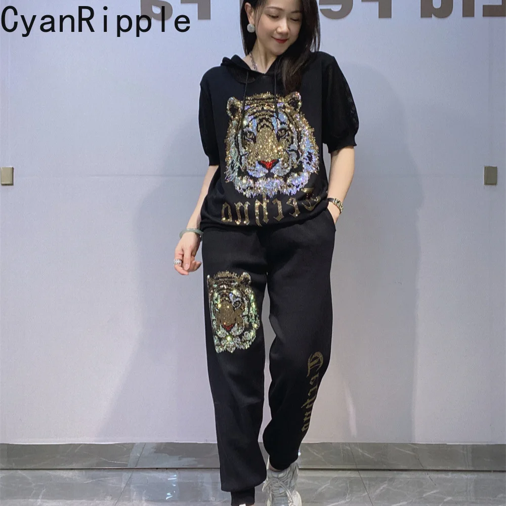 Trendy New Spring Summer Women Knitted Sets Handsome Tiger Hot Diamonds Short Sleeve Hooded Top + Elastic Waist Harem Pants
Trendy New Spring Summer Women Knitted Sets Handsome Tiger Hot Diamonds Short Sleeve Hooded Top + Elastic Waist Harem Pants