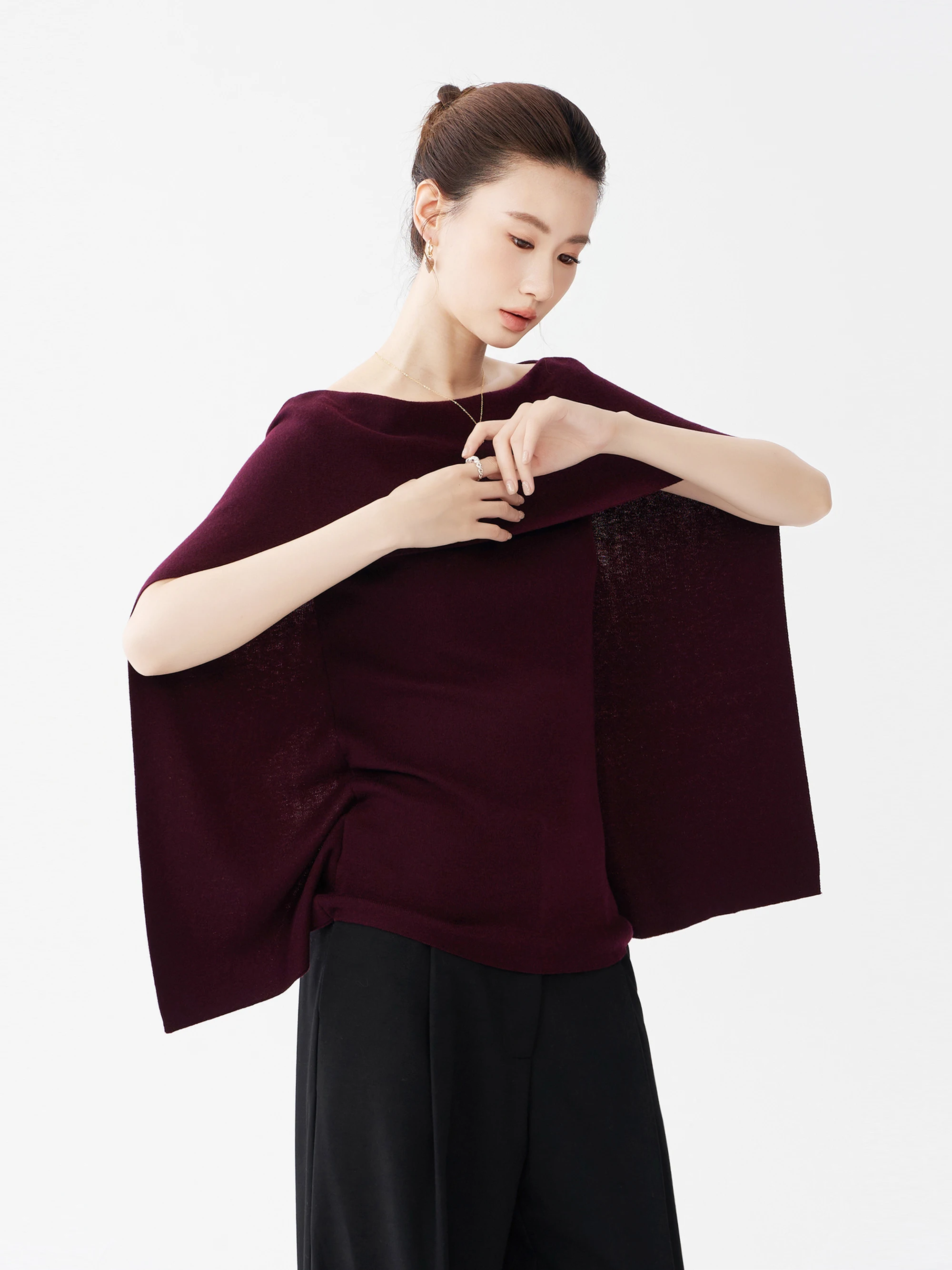 Elegant Knitted Cowl Neck Sweater Women's Fashion Shoulder Baring Wrap Style Versatile Autumn High Quality Soft Fabric No Sleeve
Elegant Knitted Cowl Neck Sweater Women's Fashion Shoulder Baring Wrap Style Versatile Autumn High Quality Soft Fabric No Sleeve