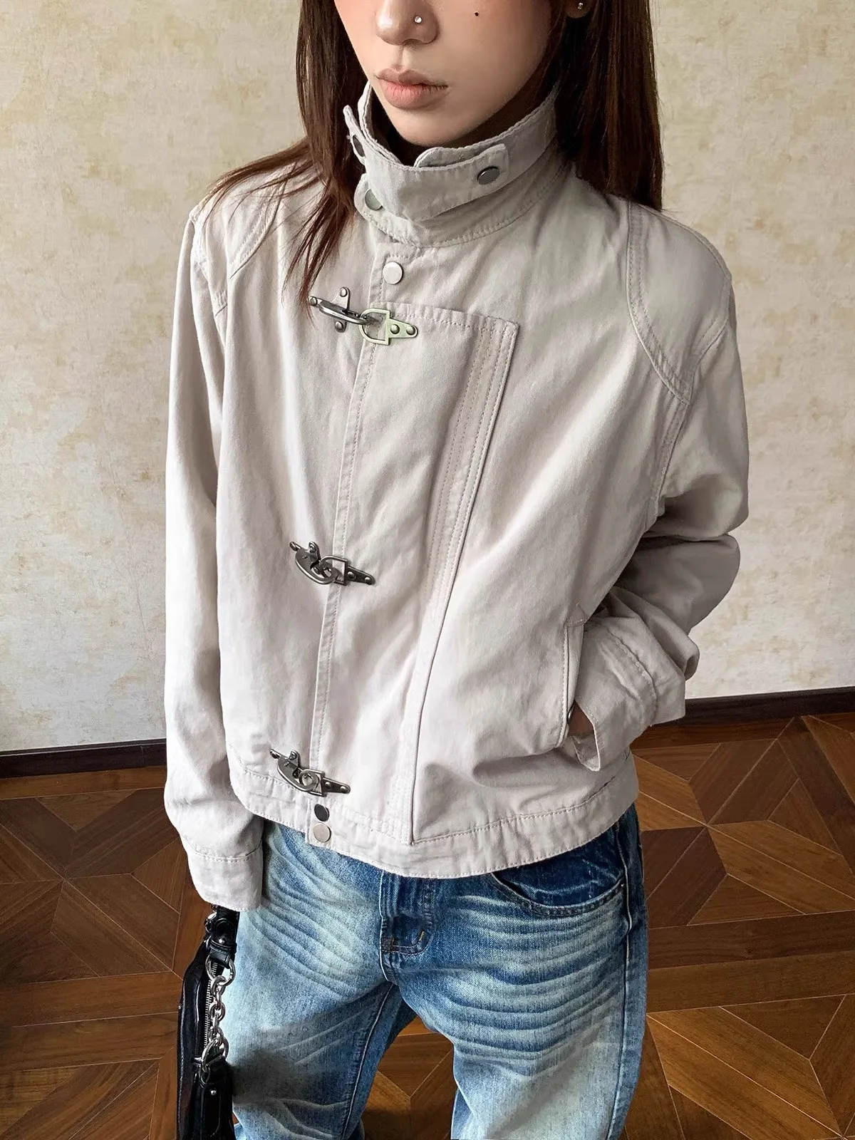 Vintage American Decomposition Design Aircraft Buckle Stand Collar Jacket Men's Women's Short Wide Worn Looking Top
Vintage American Decomposition Design Aircraft Buckle Stand Collar Jacket Men's Women's Short Wide Worn Looking Top
