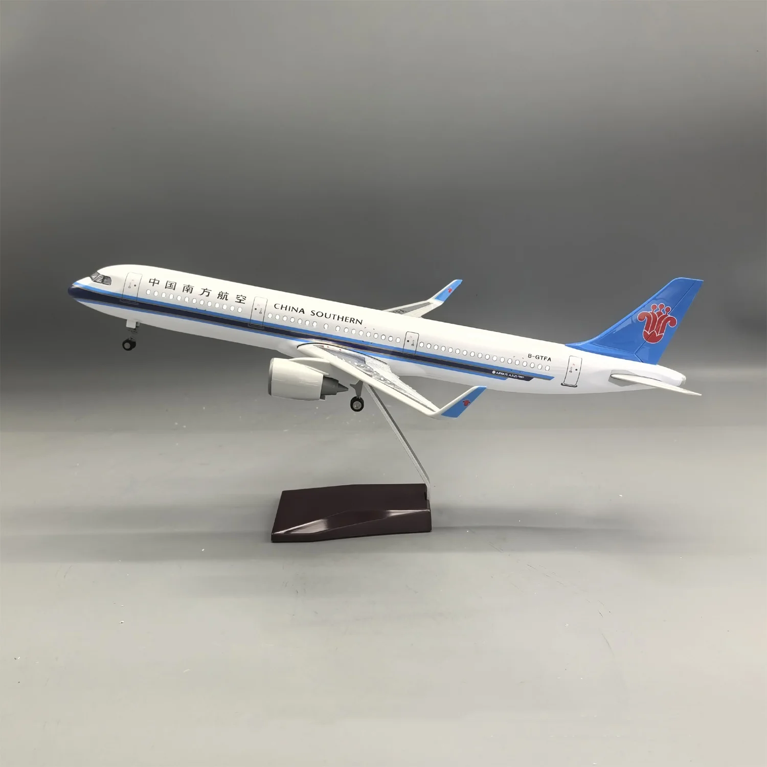1/100 scale China Southern A321 Diecast Resin Airplane Model with Stand Collectible Aircraft for Aviation Enthusiasts Gift
1/100 scale China Southern A321 Diecast Resin Airplane Model with Stand Collectible Aircraft for Aviation Enthusiasts Gift