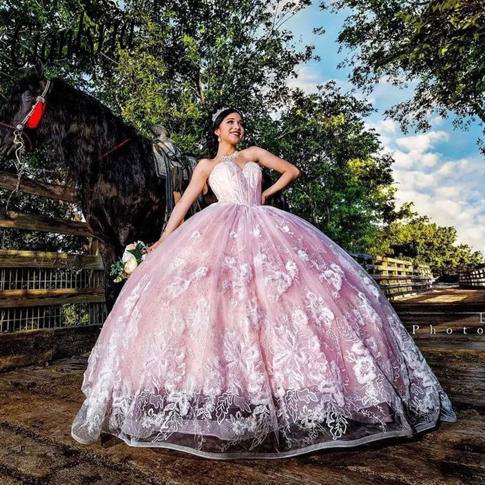 Розовое милое платье для Quinceanera, 15 дюймов, фатиновое кружевное платье принцессы с аппликацией, для дня рождения, платье с градиентом, бальное платье
Розовое милое платье для Quinceanera, 15 дюймов, фатиновое кружевное платье принцессы с аппликацией, для дня рождения, платье с градиентом, бальное платье