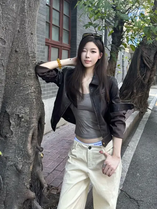 Cool Short American Style Leather Jacket Retro Design Sensation Biker Jacket Upper Body Fashionable And Stylish for Women
Cool Short American Style Leather Jacket Retro Design Sensation Biker Jacket Upper Body Fashionable And Stylish for Women